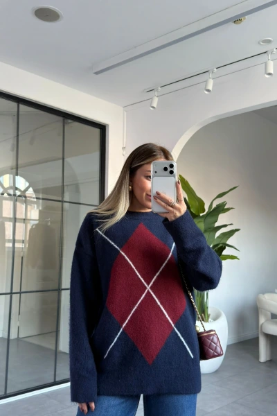 LACİVERT BORDO BAKLAVA DESEN KAZAK