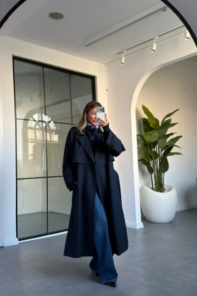 LACİVERT DÜĞMELİ MANŞET DETAY KUŞAKLI TRENÇKOT