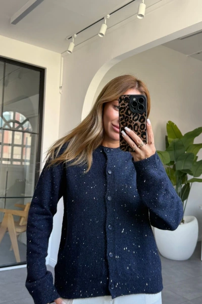 LACİVERT PUL DETAYLI TRİKO HIRKA