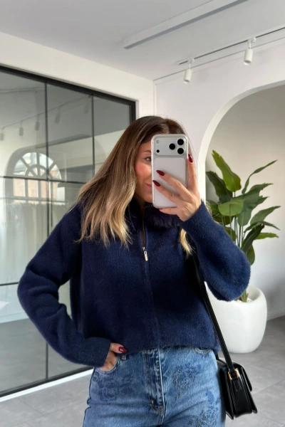 LACİVERT YAKA KÜRK DETAY YUMUŞACIK HIRKA