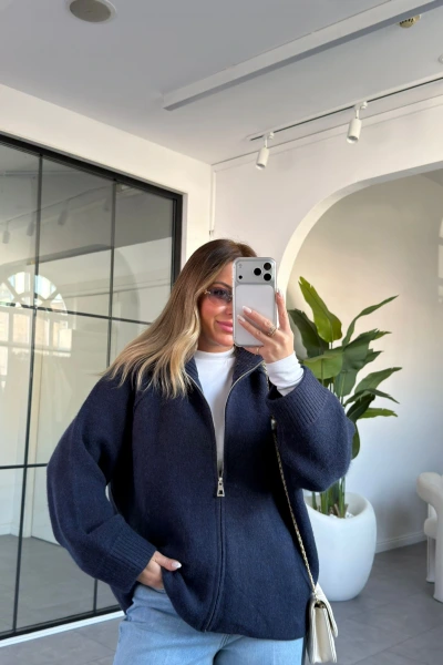 LACİVERT YUMUŞACIK DOKULU HIRKA