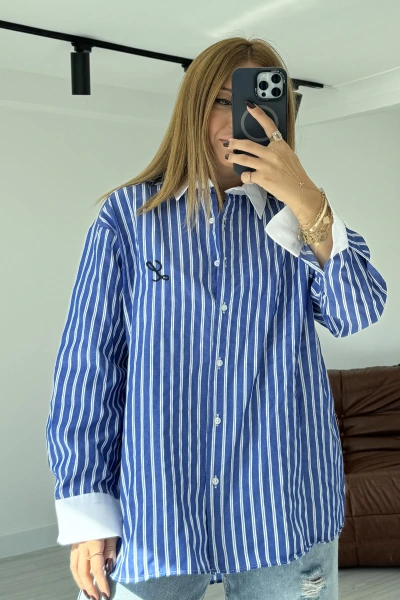 Mavi Çizgili Nakış İşlemeli Gömlek