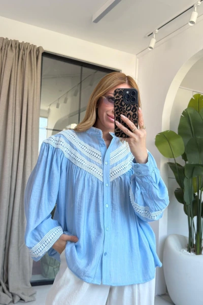 MAVİ DANTEL DETAY GÖMLEK