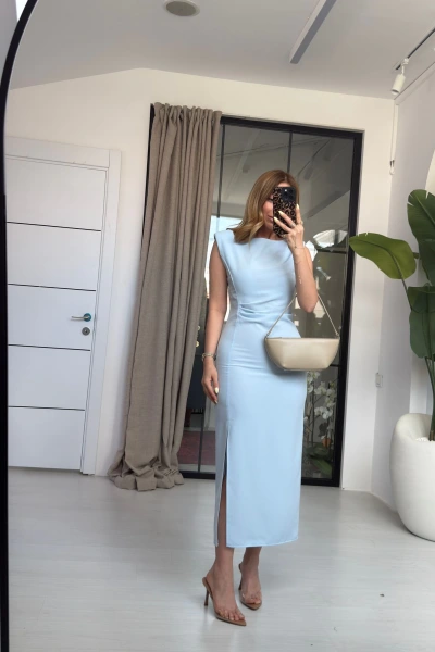 MAVİ VATKALI YIRTMAÇLI ELBİSE