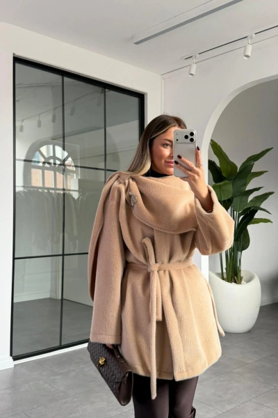 MOCHA OMUZDAN ŞALLI KAŞE CEKET