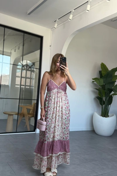 PEMBE ÇİÇEK DESENLİ AYARLANABİLİR ASKILI ŞİFON ELBİSE