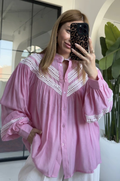 PEMBE DANTEL DETAY GÖMLEK