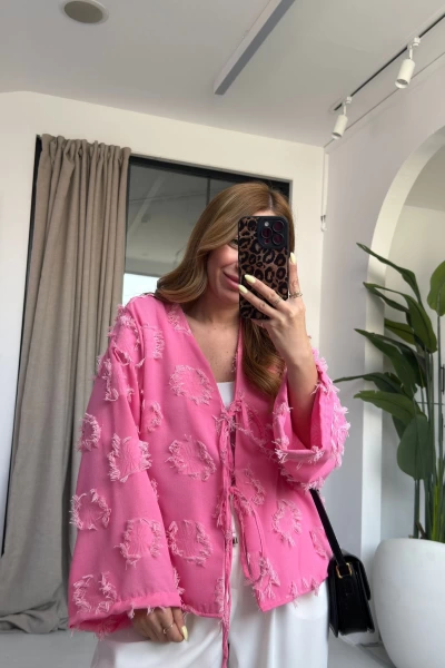 Pembe Püsküllü Bağlamalı Gömlek