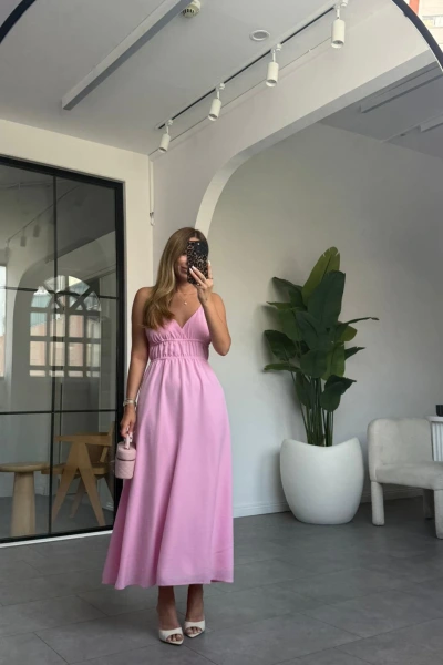 PEMBE V YAKA LASTİK DETAYLI KUPLU ELBİSE