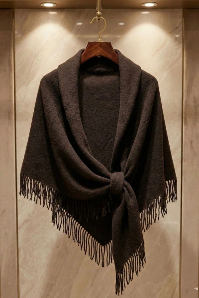 PÜSKÜLLÜ ACI KAHVE ÜÇGEN İÇTEN GEÇMELİ ŞAL