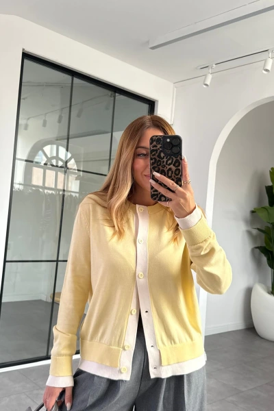 SARI KREM DÜĞMELİ ÇİFT RENK HIRKA