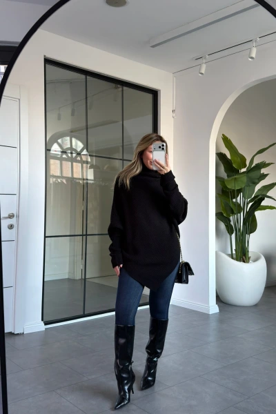 SİYAH ASİMETRİK BALIKÇI YAKA TRİKO