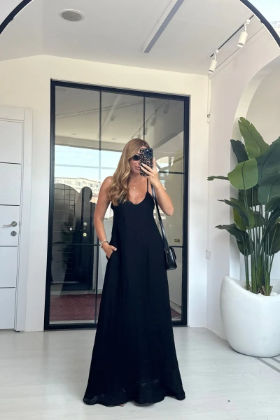 SİYAH ASKILI ELBİSE