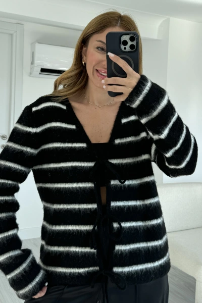 Siyah Bağlamalı Çizgili Premium Kalite Hırka