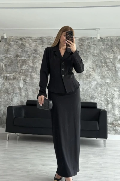 Siyah Belden Oturtmalı Gömlek Etek