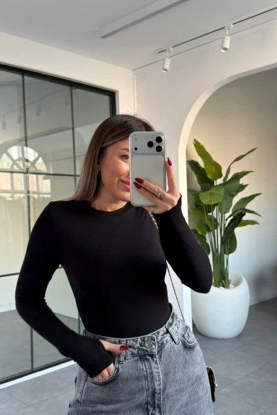 SİYAH BİSİKLET YAKA PARMAK GEÇİRMELİ BLUZ