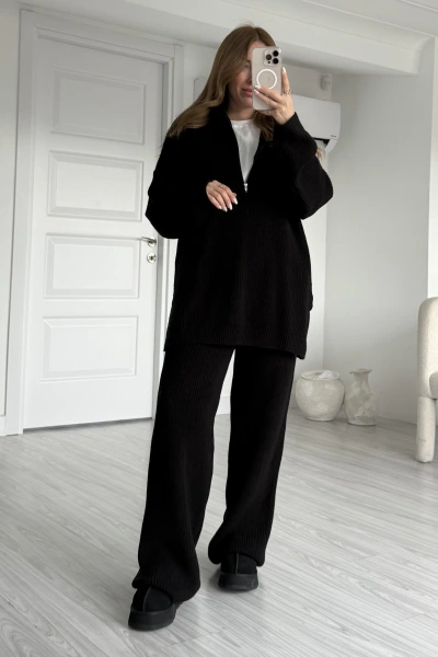 Siyah Boğazlı Yarım Fermuarlı Triko Takım