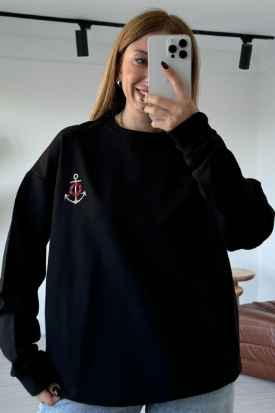 Siyah Çapa Nakışlı Sweatshirt