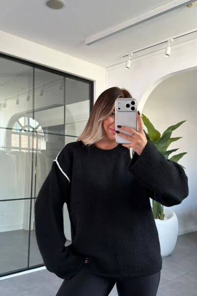 SİYAH ÇİZGİ DETAY YUMOŞ KAZAK