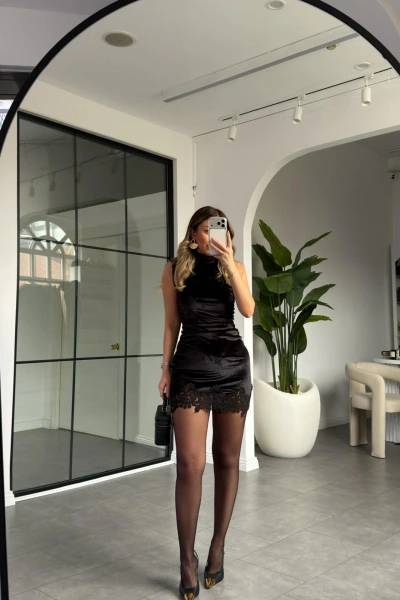 SİYAH DANTEL DETAY KADİFE ELBİSE