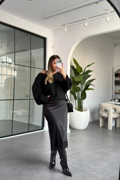 SİYAH DANTEL DETAY SATEN ETEK