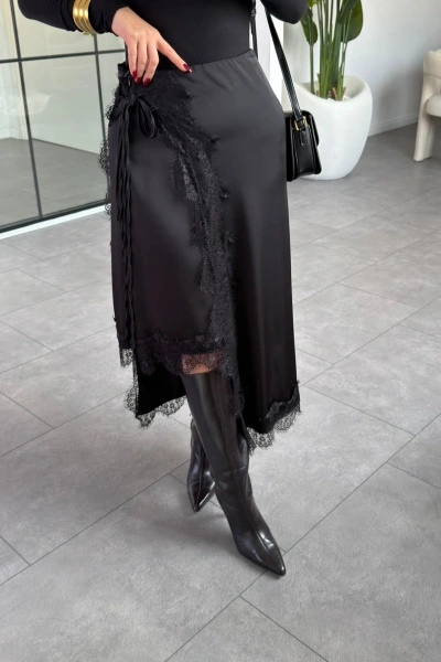 SİYAH DANTELLİ BAĞLAMA DETAY SATEN ETEK