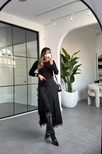 SİYAH DANTELLİ BAĞLAMA DETAY SATEN ETEK