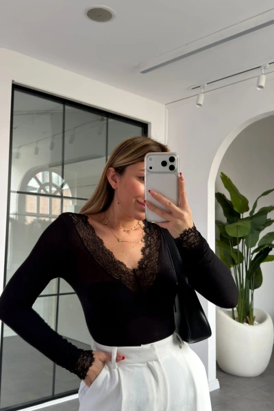 SİYAH DANTELLİ KAŞMİR BLUZ