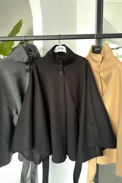 SİYAH DİK YAKA KUŞAKLI PANÇO