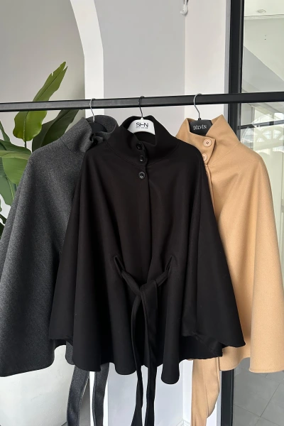 SİYAH DİK YAKA KUŞAKLI PANÇO