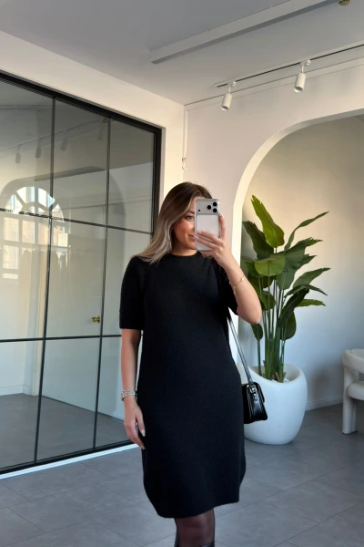 SİYAH DİLVİN BİSİKLET YAKA YUMUŞACIK DOKULU TRİKO ELBİSE