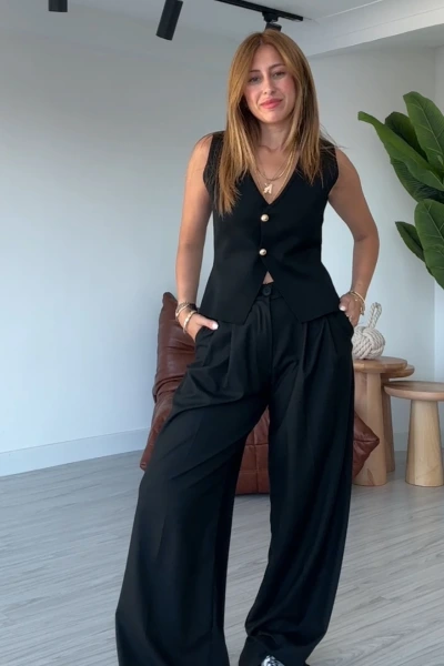 Siyah Dore Düğmeli Triko Yelek