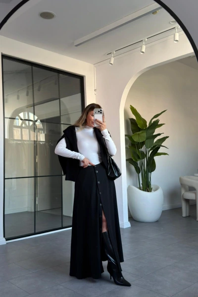 SİYAH DÜĞMELİ KLOŞ ETEK