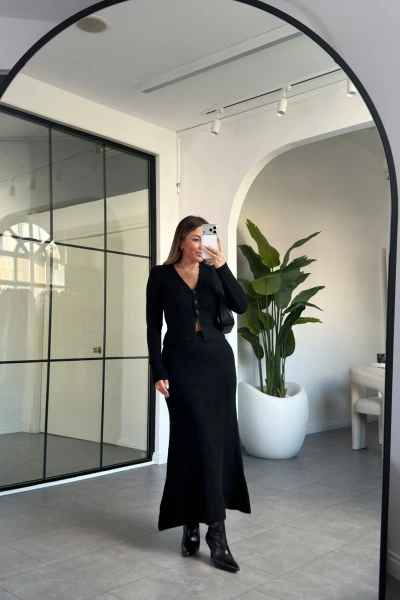 SİYAH ETEK HIRKA TRİKO TAKIM