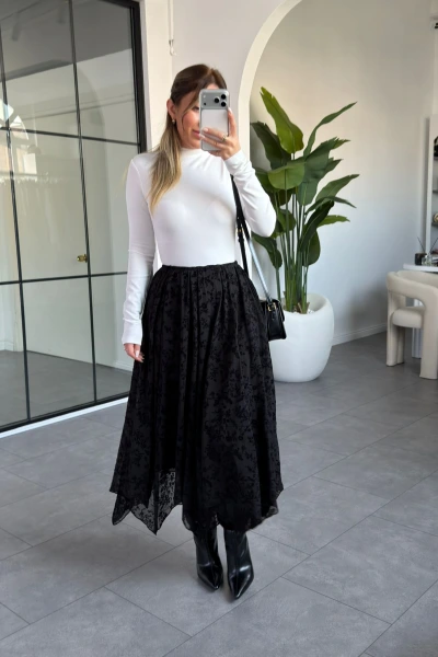 SİYAH FLOK BASKI ASİMETRİK ETEK