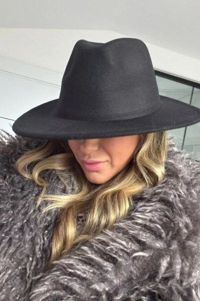 SİYAH FÖTR ŞAPKA