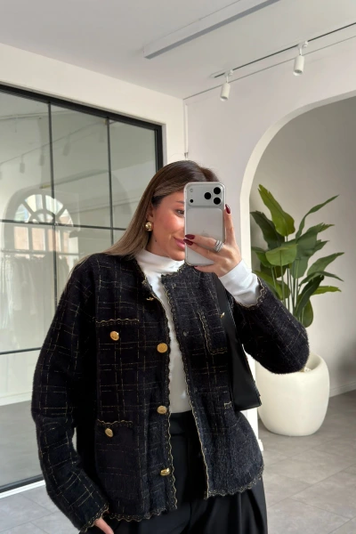 SİYAH GOLD DETAYLI YUMOŞ HIRKA