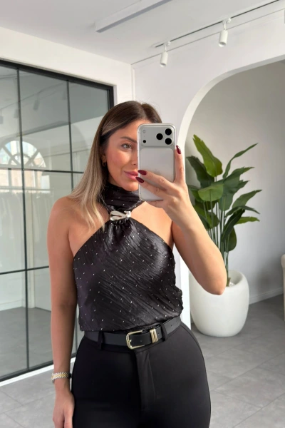 SİYAH GÜMÜŞ TOKALI SATEN BLUZ