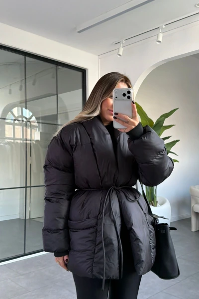 SİYAH İP KEMERLİ ŞİŞME MONT