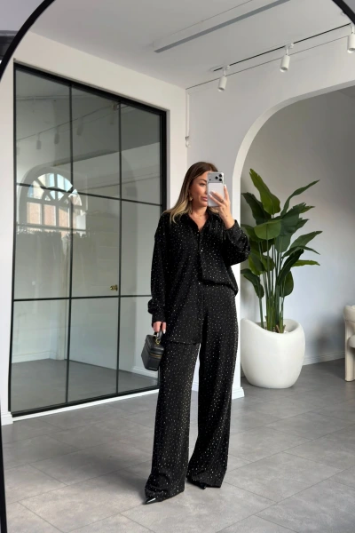 SİYAH IŞILTI DETAY GÖMLEK TAKIM