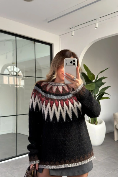 SİYAH İSKANDİNAV DESEN KAZAK