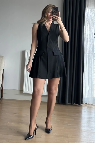 Siyah Kapak Cepli Pileli Elbise