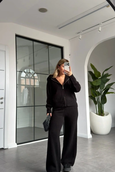 SİYAH KAPÜŞONLU TRİKO TAKIM