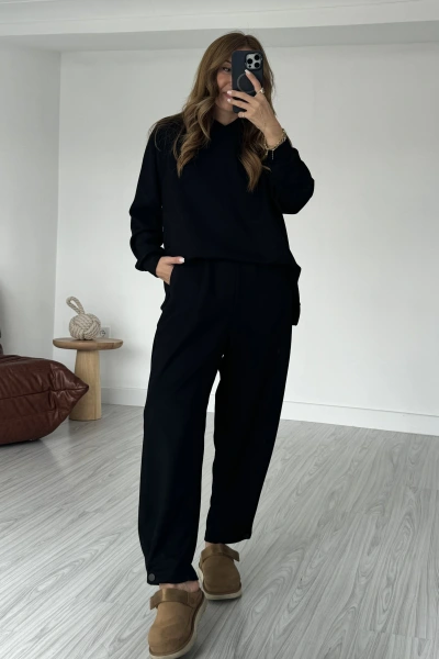 Siyah Kapüşonlu Yanı Yırtmaçlı Takım