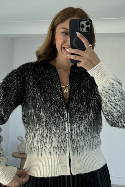 Siyah Kar Desen Fermuarlı Hırka