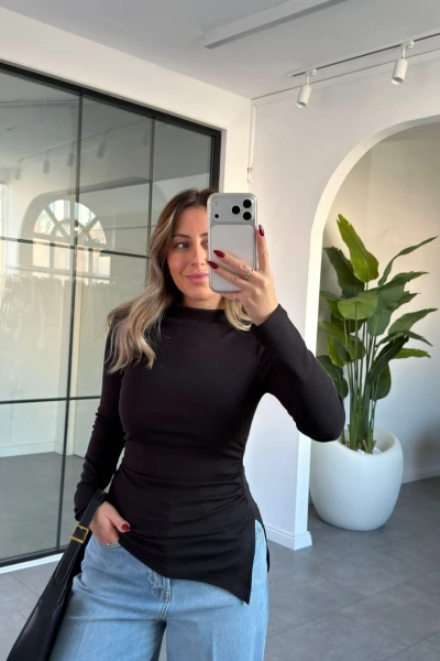 SİYAH KAYIK YAKA ASİMETRİK BLUZ