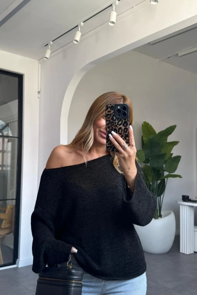 SİYAH KAYIK YAKA TRİKO