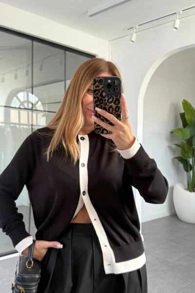 SİYAH KREM DÜĞMELİ ÇİFT RENK HIRKA