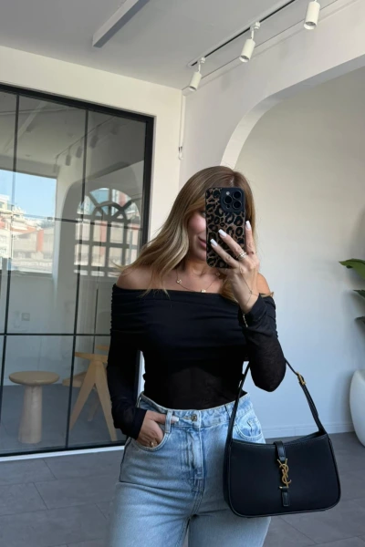 SİYAH MADONNA YAKA TRANSPARAN BLUZ