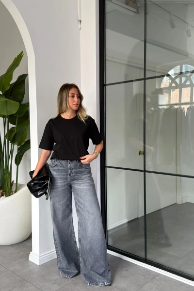 Siyah Marka Model Dekoratif Dikişli Pamuklu T-Shirt